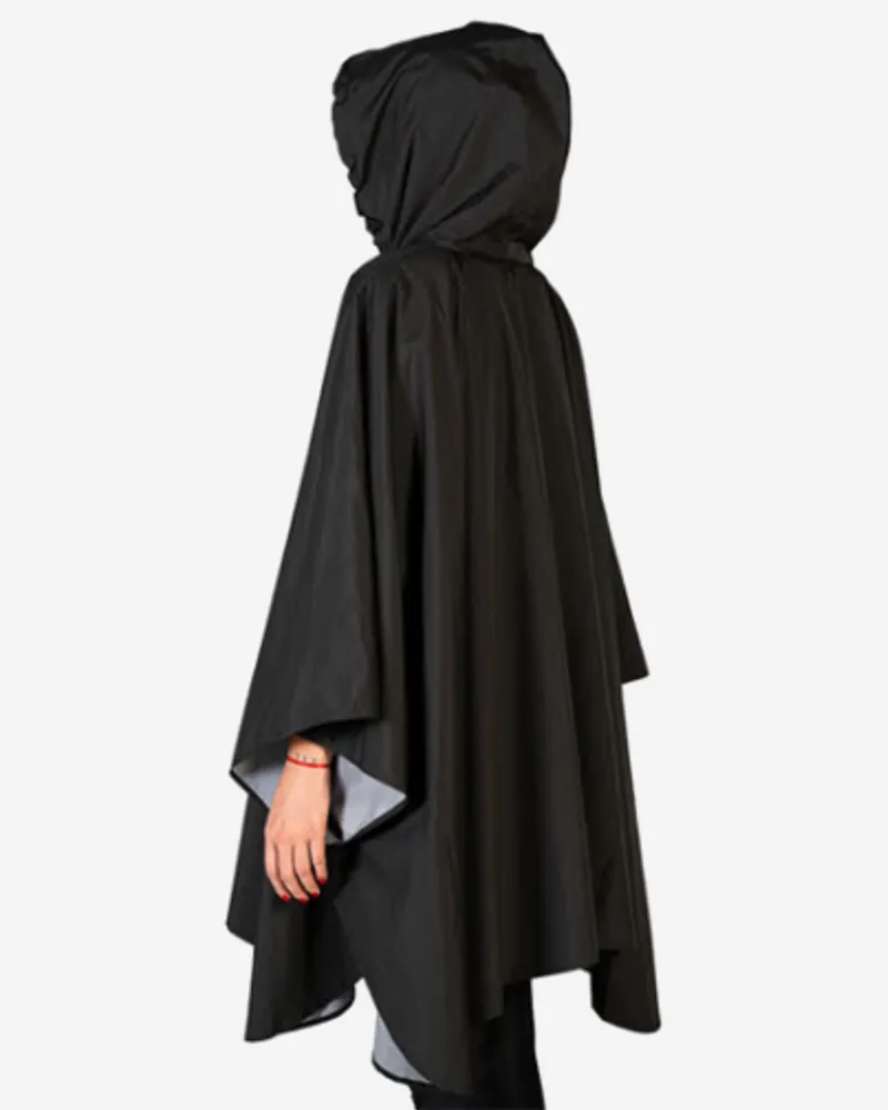 Capa impermeable negra, espalda